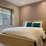 Brand New 2025 Scandinavian Style Designer\'S Suite, Near Skytrain Joyce Collingwood, East Vancouver