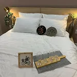 Brand New 2025 Scandinavian Style Designer\'S Suite, Near Skytrain Joyce Collingwood, East Vancouver
