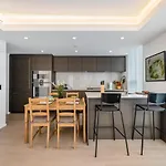 Stylish Urban Oasis With City Views In Vancouver