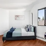 Stylish & Comfy Apartment In A Prime Location