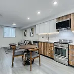 Downtown Vancouver Luxury Apartment - Chic Spacious & Central