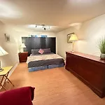 Vancouver Cozy Private Room Near Downtown, Beach & Ubc