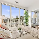 High Rise 2Br Apartment With Panoramic City Views