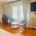 West King Edward Luxury Guest Home
