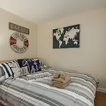 3Br/3Ba Downtown Luxury Townhouse