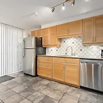 3Br/3Ba Downtown Luxury Townhouse