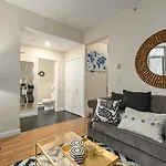 3Br/3Ba Downtown Luxury Townhouse