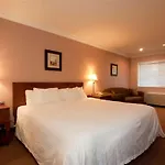 Travelodge By Wyndham Vancouver Lions Gate