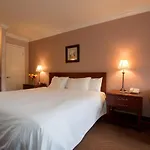 Travelodge By Wyndham Vancouver Lions Gate