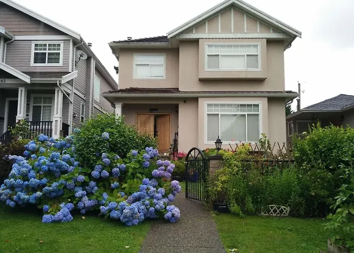 Helen\'S House / Close To Skytrain And Airport