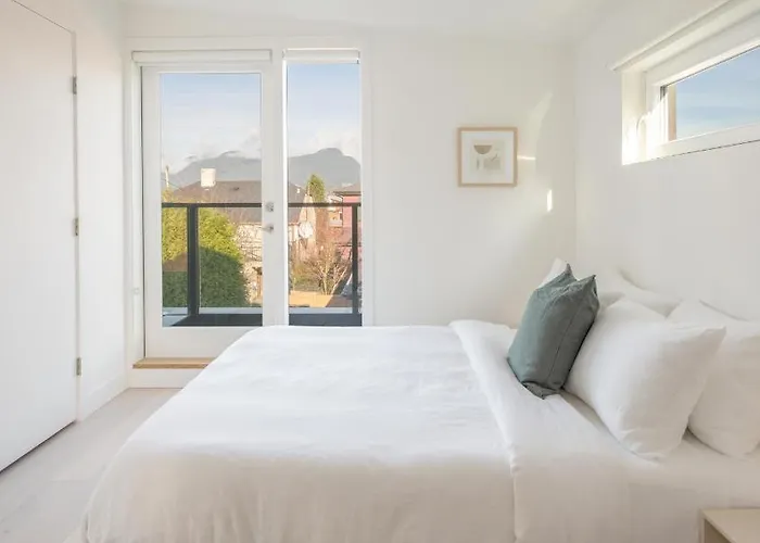Lovely 2 Bedroom Guest House In East Vancouver