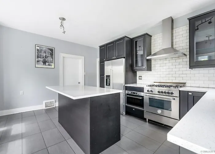 Cozy Vancouver House Close To Downtown And Ubc