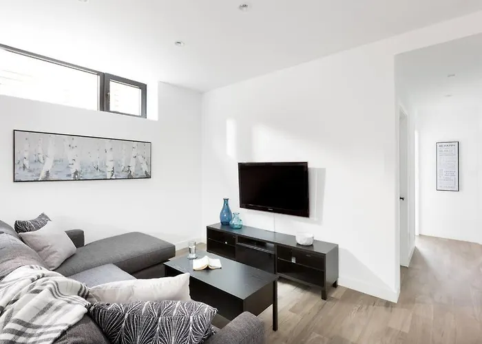 Designer 2 Bdr Garden Suite - Arbutus, Kits & Ubc