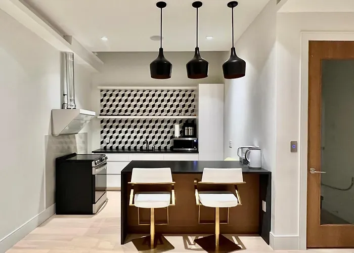 Cozy Bedroom With Private Bathroom In Vancouver West