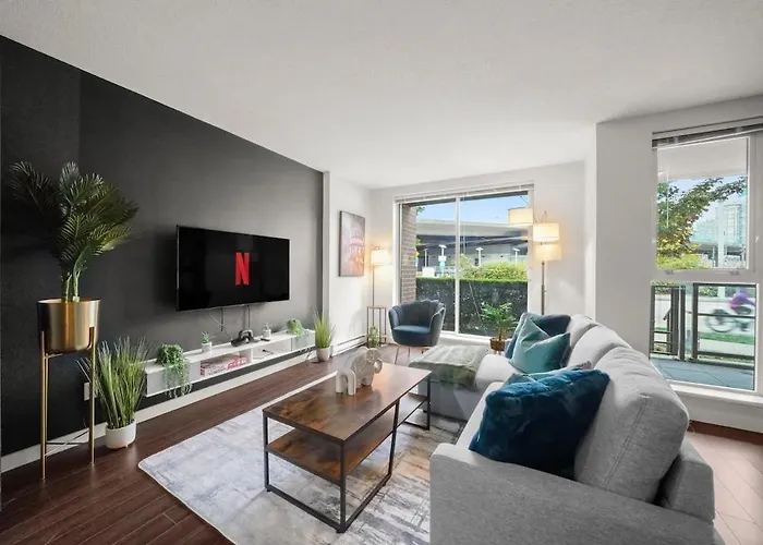 Serene And Chic Townhome By Dt With Free Parking