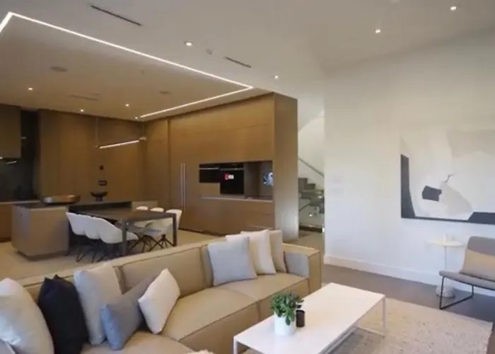 Luxury Modern New House In Central Vancouver