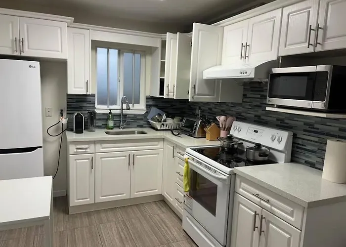 Charming 2-Bd Suite Private Entrance In Vancouver