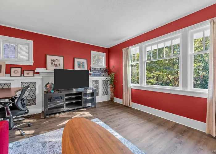 Comfort Two Bedrooms In Main Floor