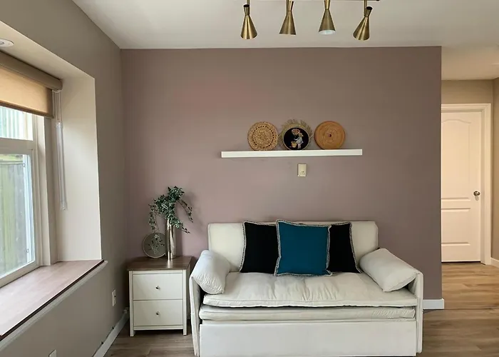 Brand New 2025 Scandinavian Style Designer\'S Suite, Near Skytrain Joyce Collingwood, East Vancouver