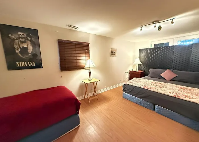Vancouver City Home Stay- Near Kitsilano Beach, Ubc & Downtown