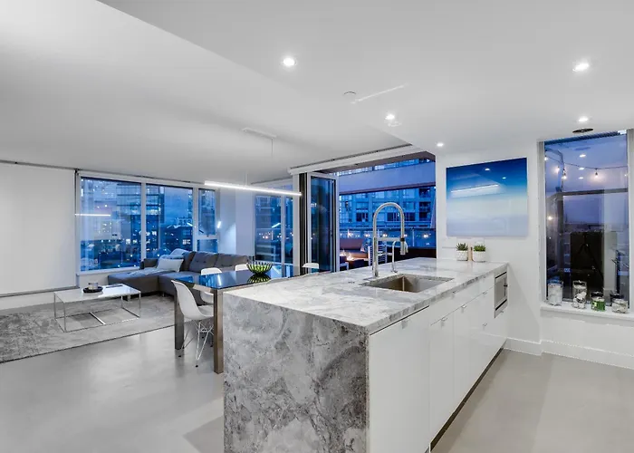 One-Of-A-Kind Luxury 3 Bed Penthouse W/ Huge Private Patio, Hot Tub & Firetable!