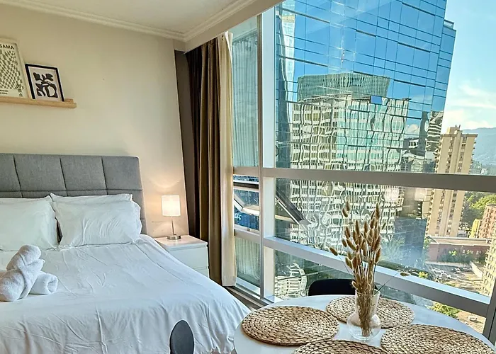 Stunning Skyline Views In A Cozy And Stylish Abode