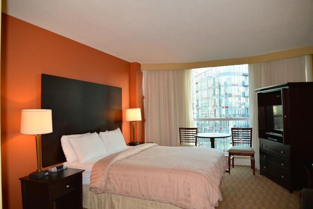 Rosedale On Robson Hotel 3*