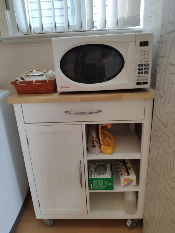 Helen's House / Close To Skytrain And Airport