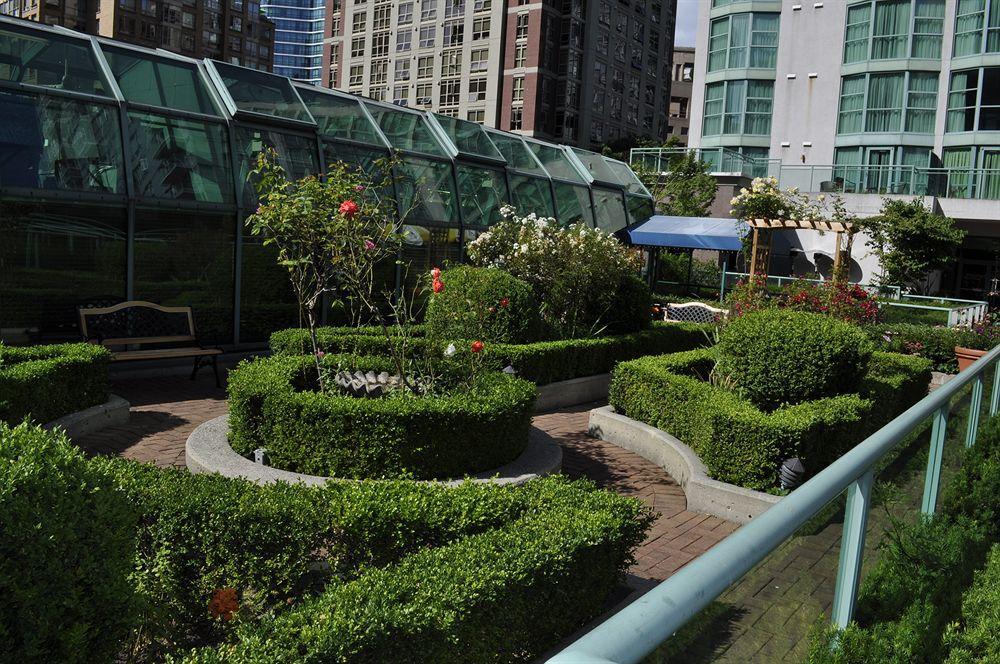 Rosedale On Robson Hotel