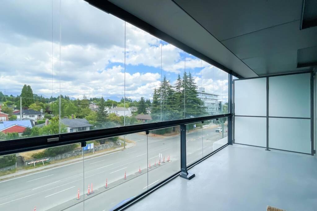 Spacious New With Working Space@oakridge Apartment *