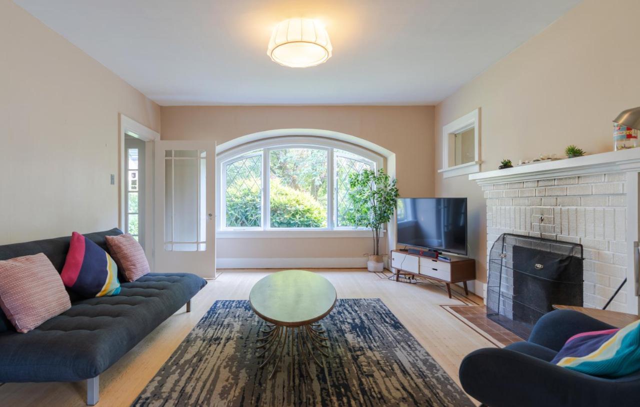 Sunny Vintage In Kits With Free Parking * Vancouver