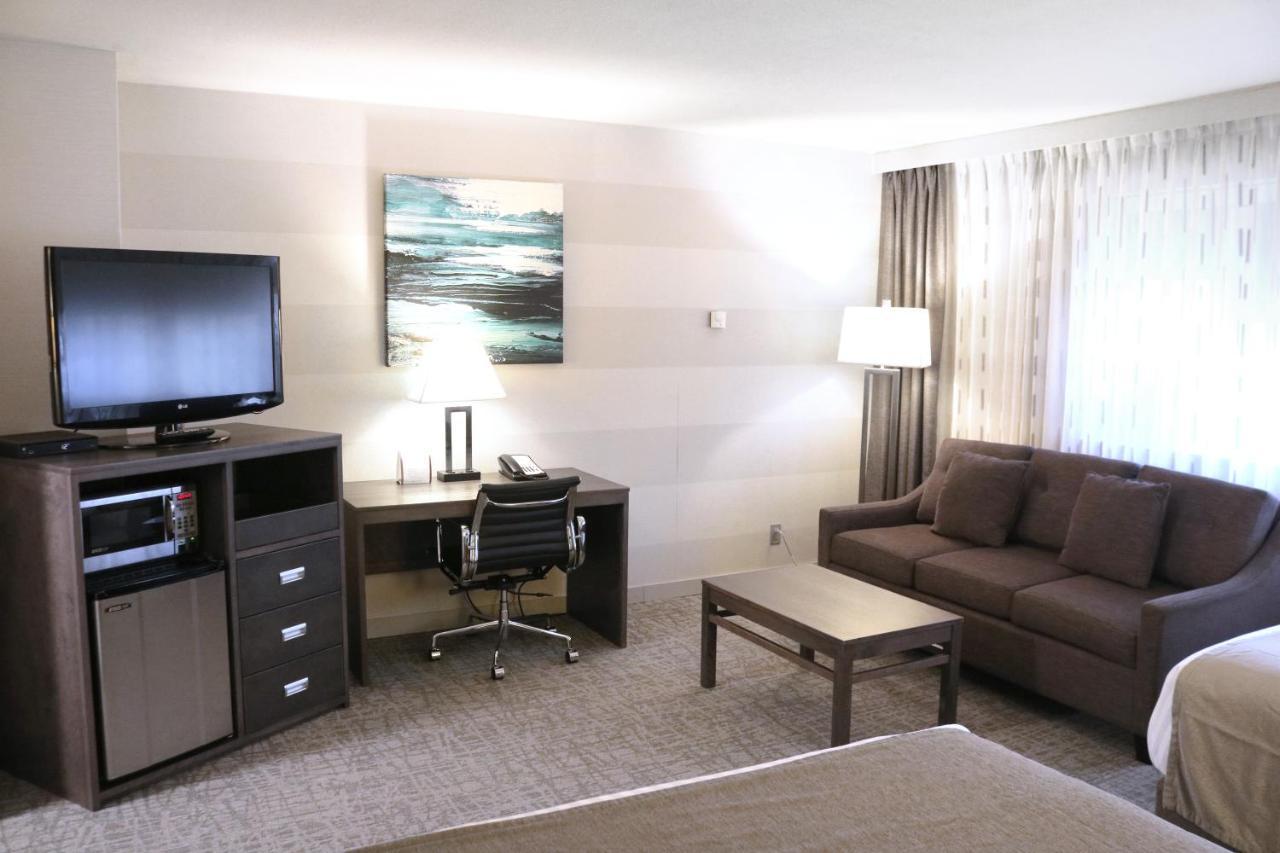 Western Sands Hotel