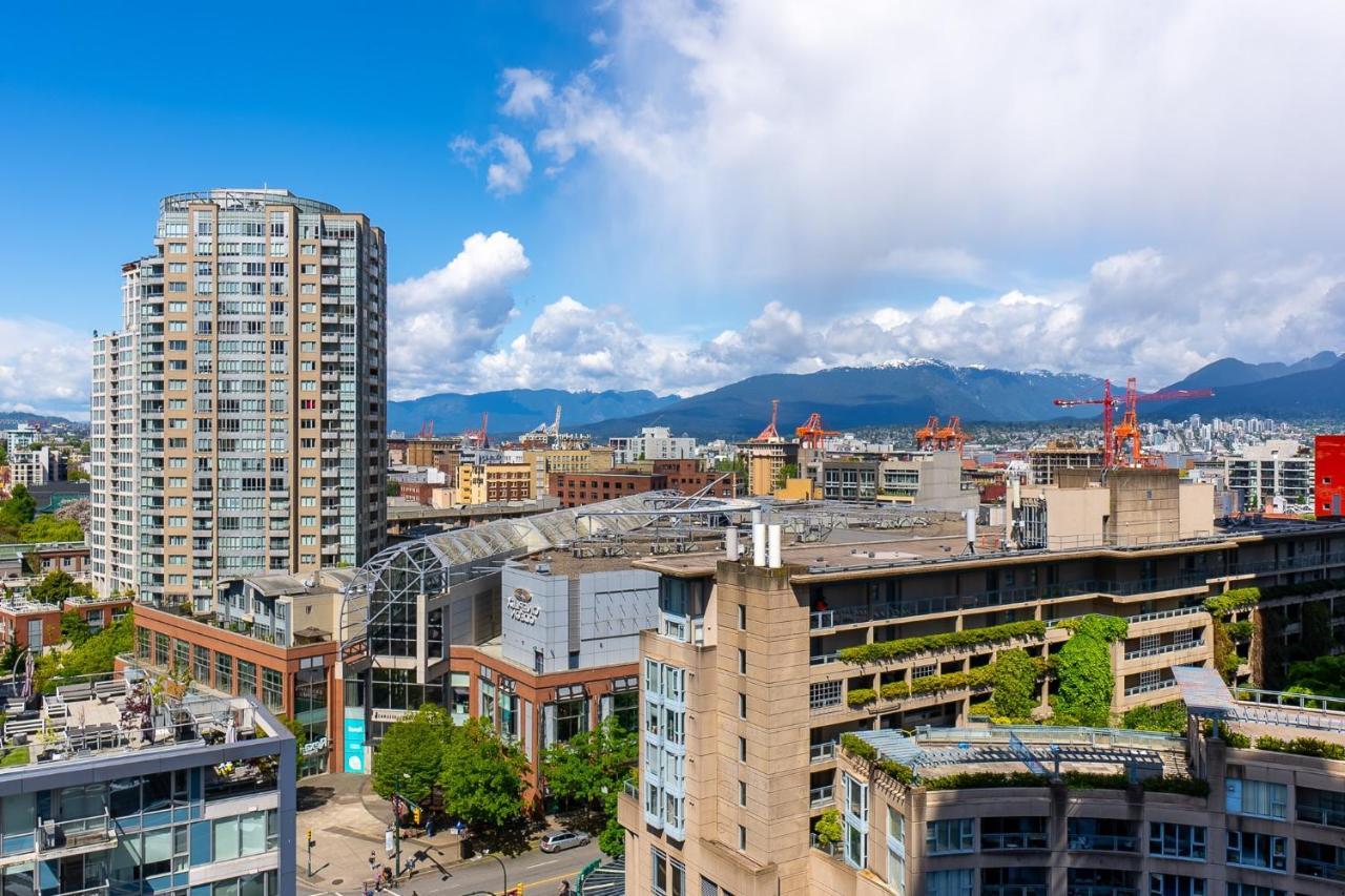 Stunning 2 Bedroom Condo With Downtown Views!!! Apartment *