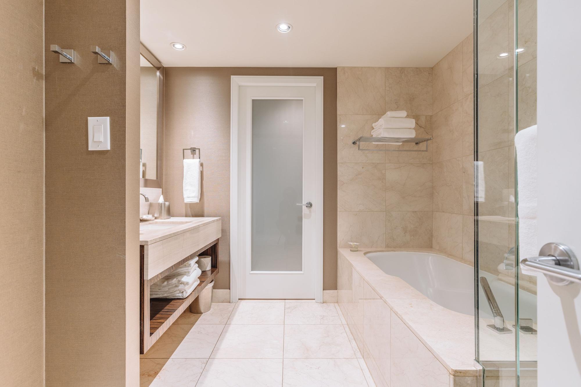 L'hermitage Hotel Vancouver