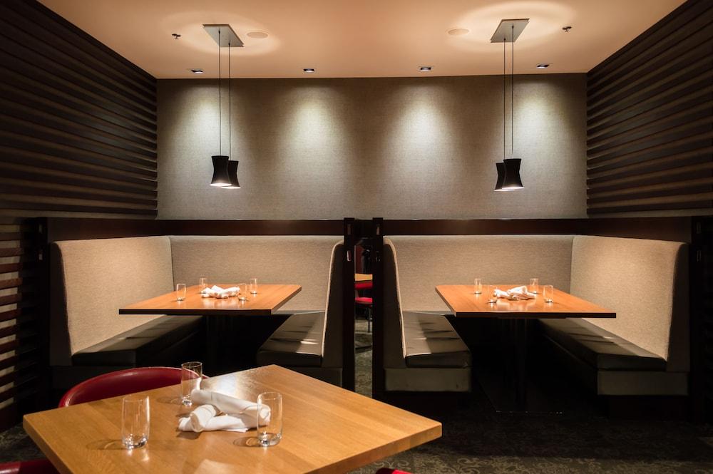 Coast Coal Harbour By Apa Hotel 4*