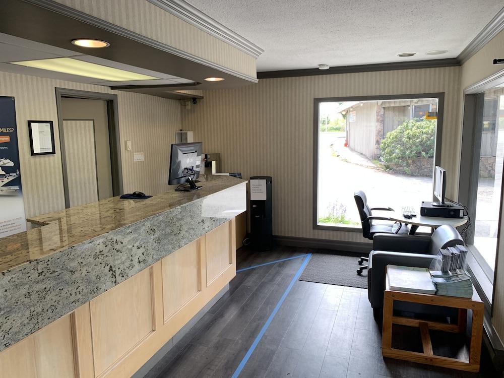 Travelodge By Wyndham Lions Gate Vancouver