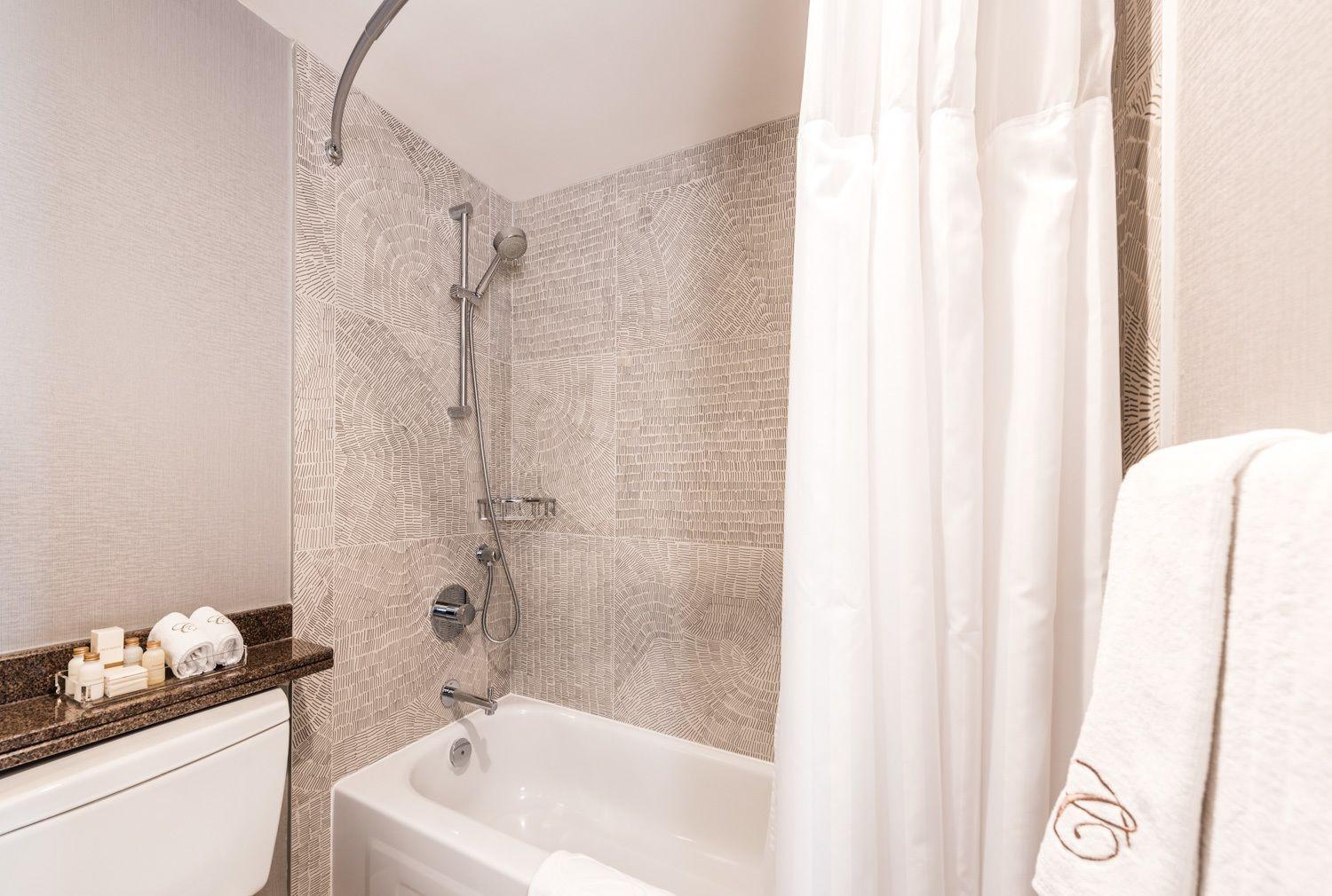 Hotel Carmana & Vancouver