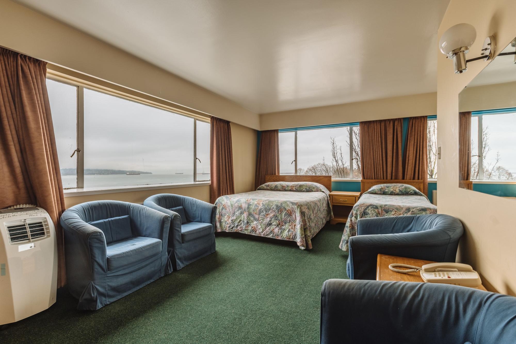 Bay Hotel 2*