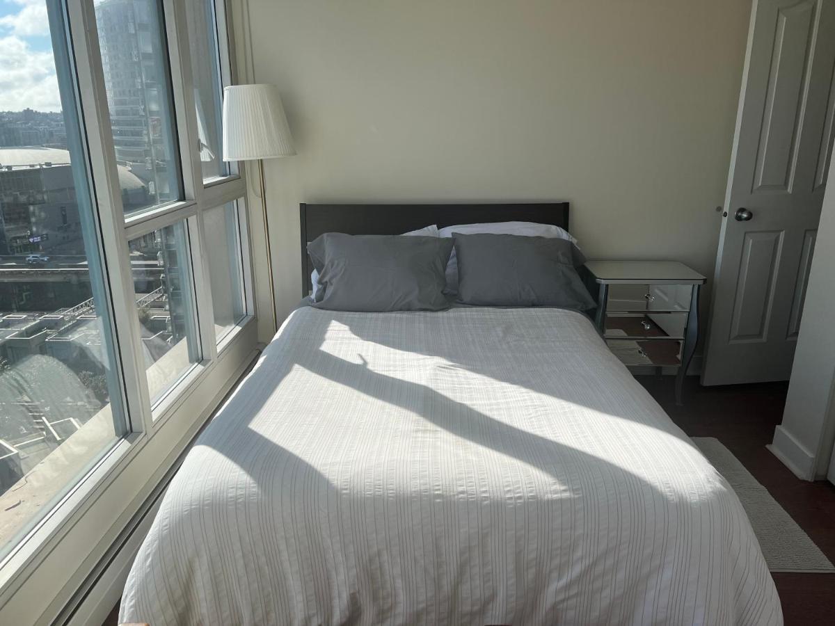 3 Bed 2 Bath Downtown Water And Views Apartment Vancouver