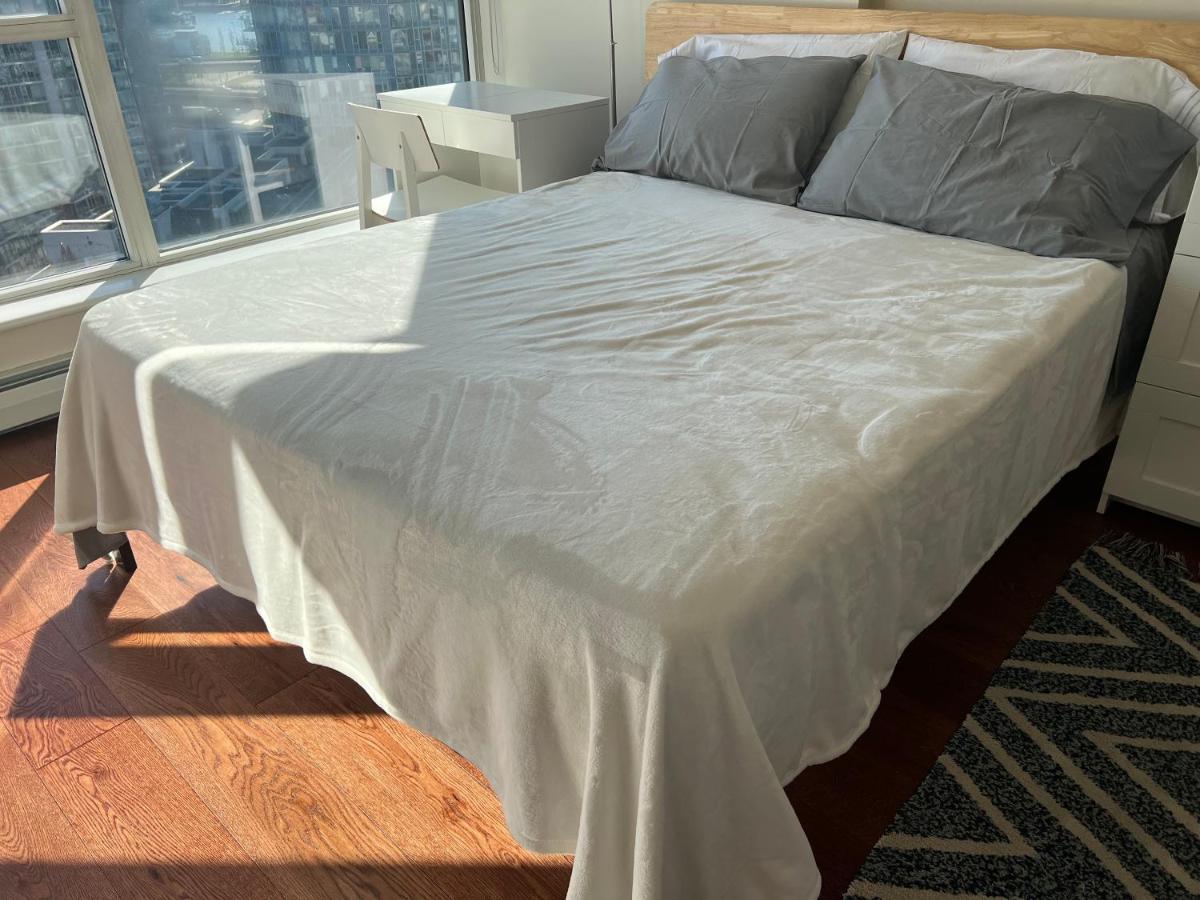 Apartment 3 Bed 2 Bath Downtown Water And Views *