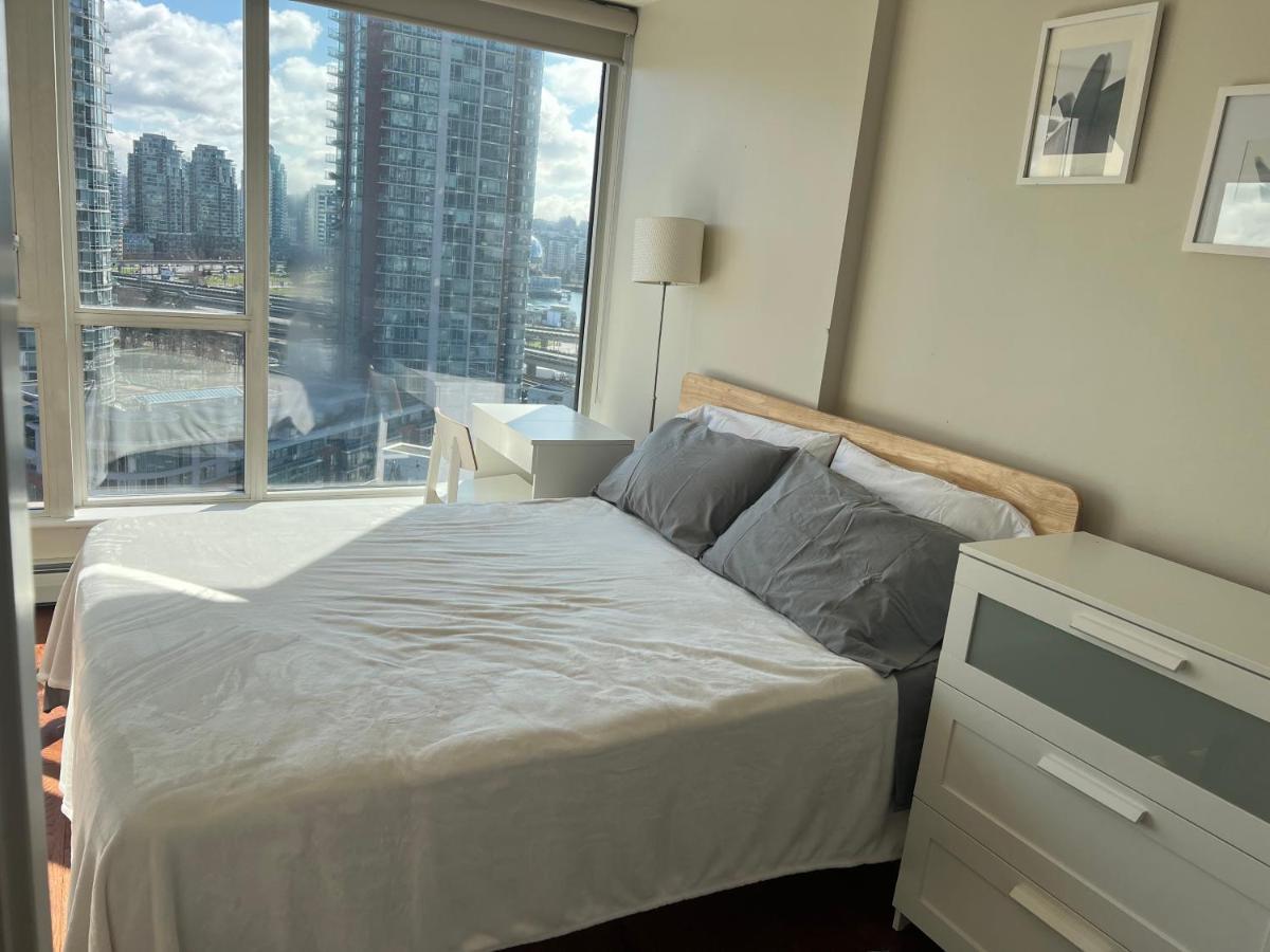 Apartment 3 Bed 2 Bath Downtown Water And Views