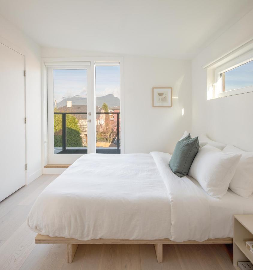 Lovely 2 Bedroom In East Holiday home Vancouver