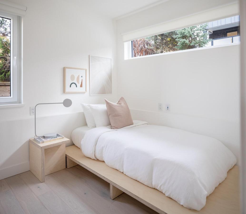 Lovely 2 Bedroom In East Holiday home Vancouver