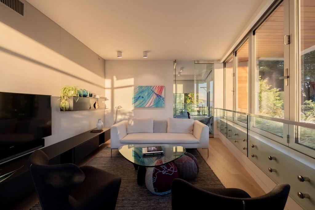 The Sunset Apartment *