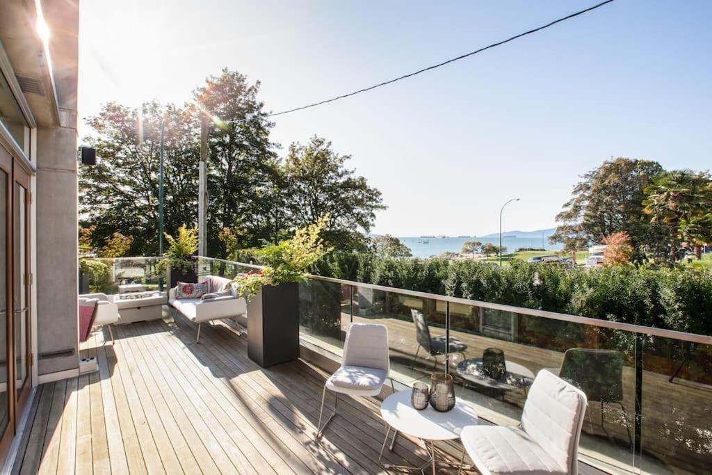 The Sunset Apartment *