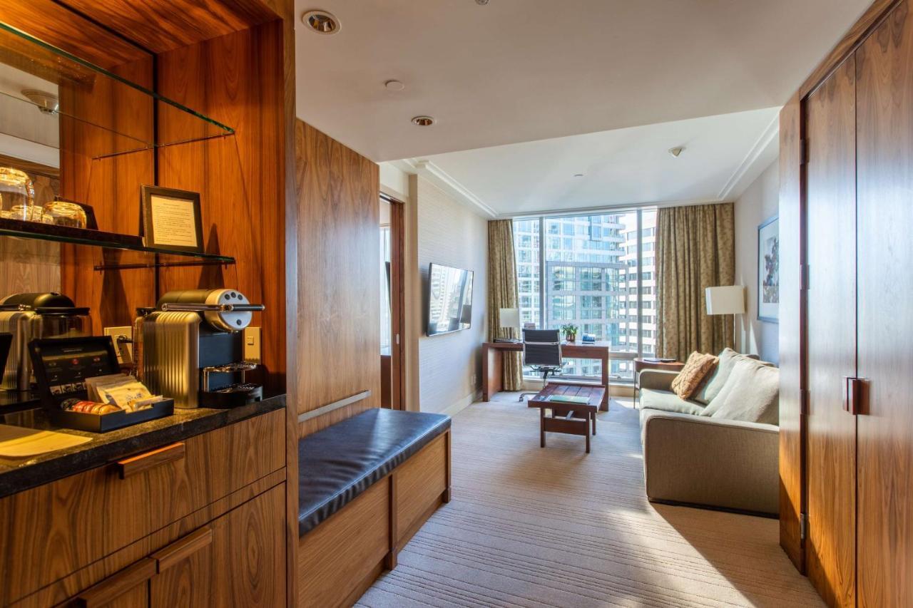 Shangri-la Hotel 5*