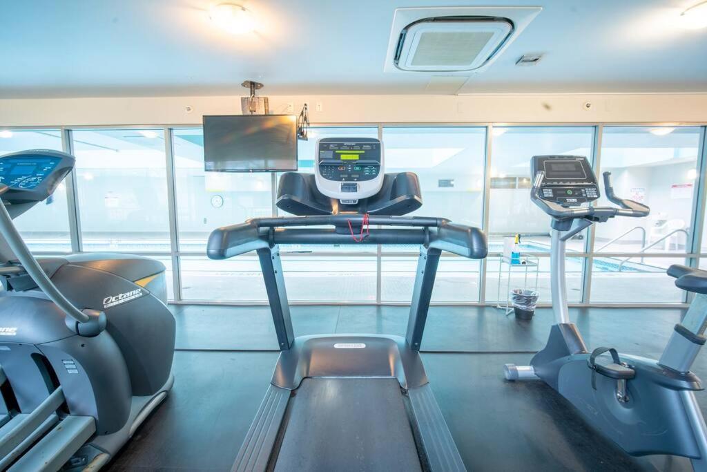 Heart Of Downtown King Suite/parkng/pool/gym/sauna Apartment