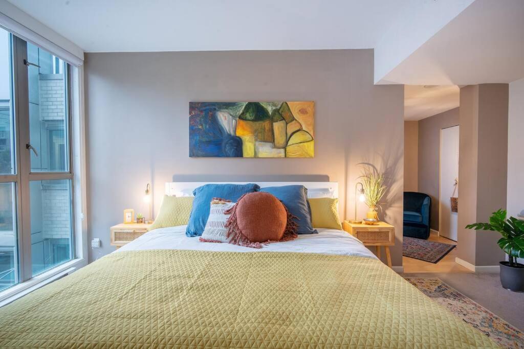 Heart Of Downtown King Suite/parkng/pool/gym/sauna Apartment *