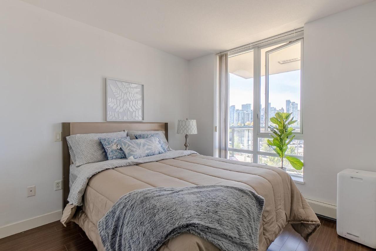 Marvelous 2 Bedroom With Stunning Downtown Views! Apartment