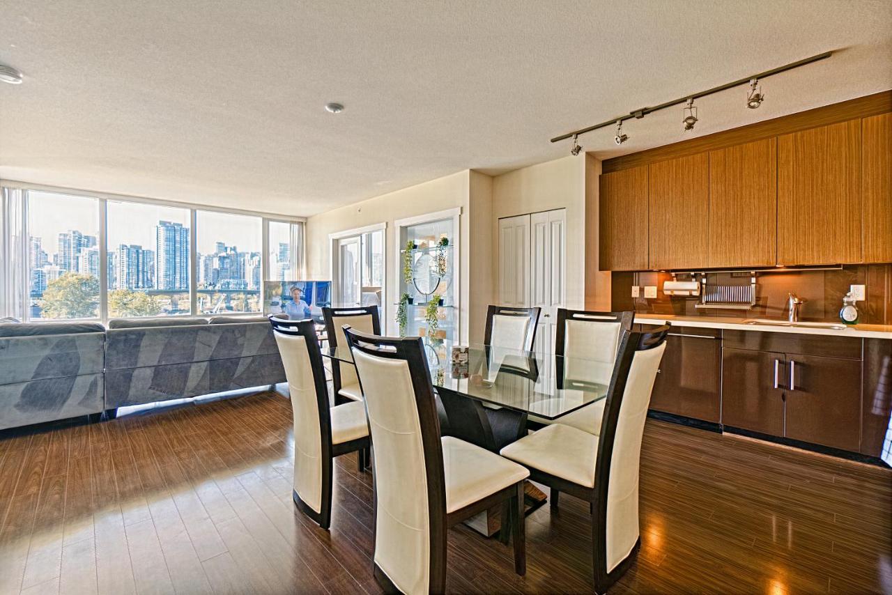 Marvelous 2 Bedroom With Stunning Downtown Views!